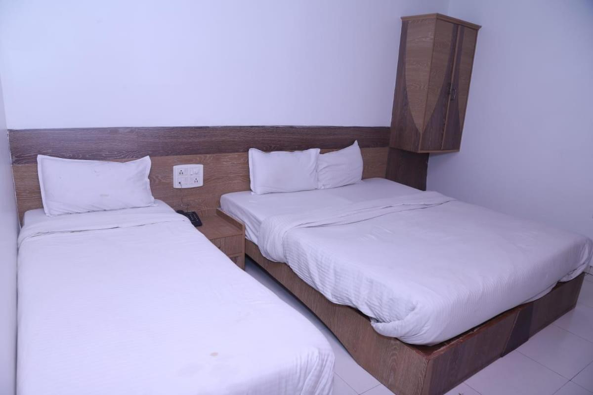 Hotel Kewal Inn Jalgaon Esterno foto