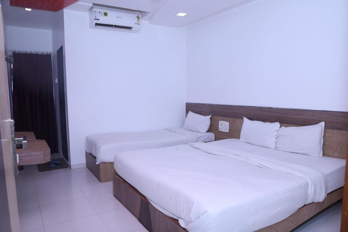Hotel Kewal Inn Jalgaon Esterno foto