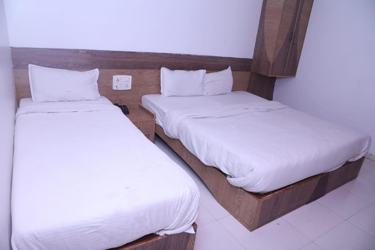 Hotel Kewal Inn Jalgaon Esterno foto