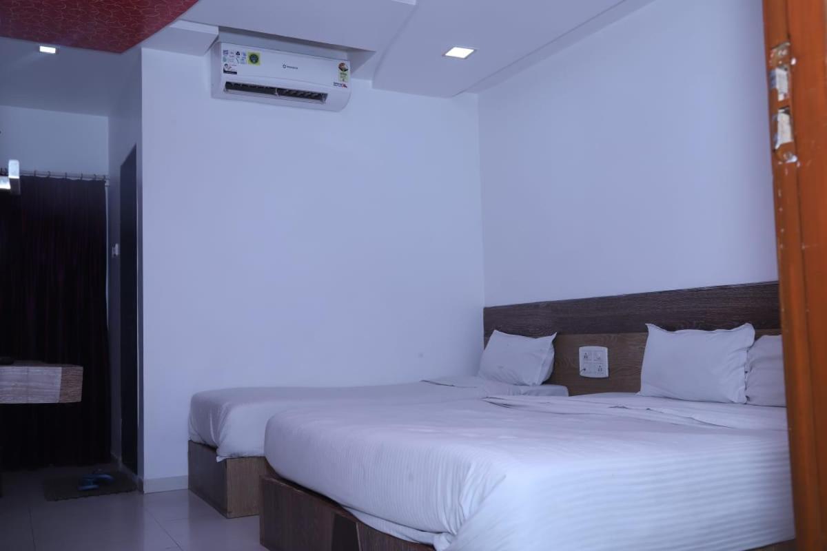 Hotel Kewal Inn Jalgaon Esterno foto