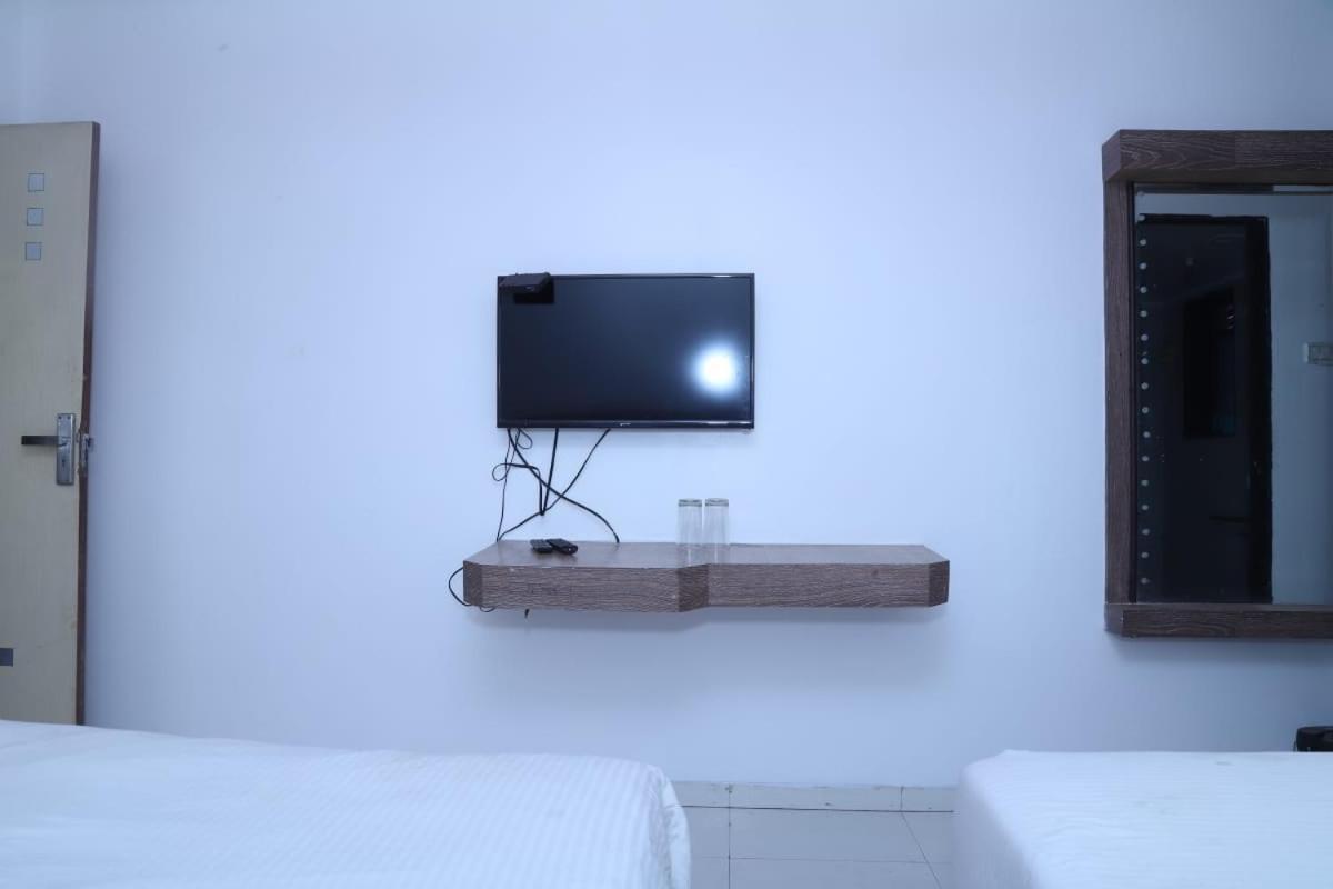 Hotel Kewal Inn Jalgaon Esterno foto